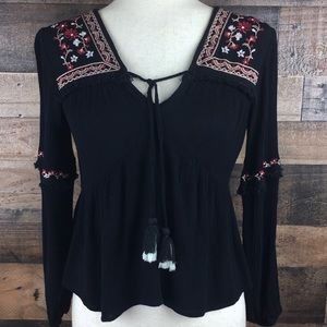 Derek Heart Cropped Black Embroidered Top Small